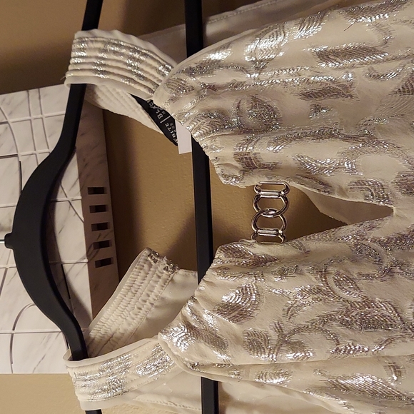 Women's White House Black Market top - Picture 2 of 9